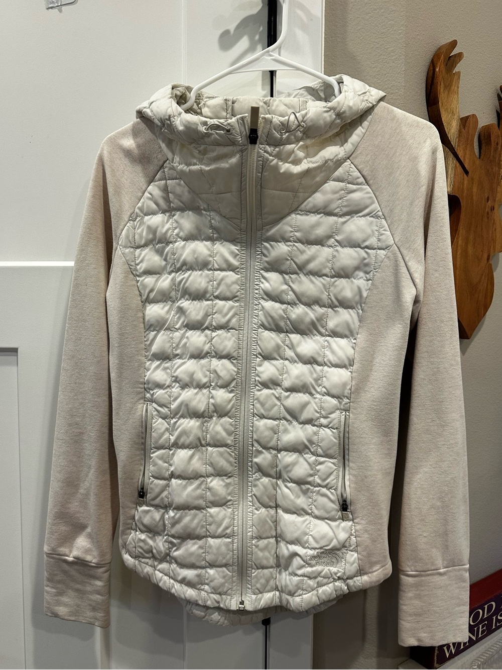 The North Face Women's Cream Quilted Hoodie Jacket size small